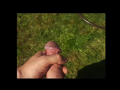 ❤️ Keçika germ di bexçeyek havînê de pisîka xwe ya pembe diqelişe û bi şuştinê dixe. Porno fb li ku.it-com.top