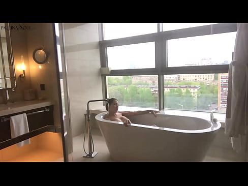 ❤️ Pitikek mezin Bi dilgermî pizika xwe di serşokê de dihejîne Porno fb li ku.it-com.top