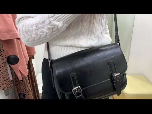 ❤️ Masturbasyona giştî ya keçika ciwan FeralBerry bi dilopek li jûreya fitarê Porno fb li ku.it-com.top